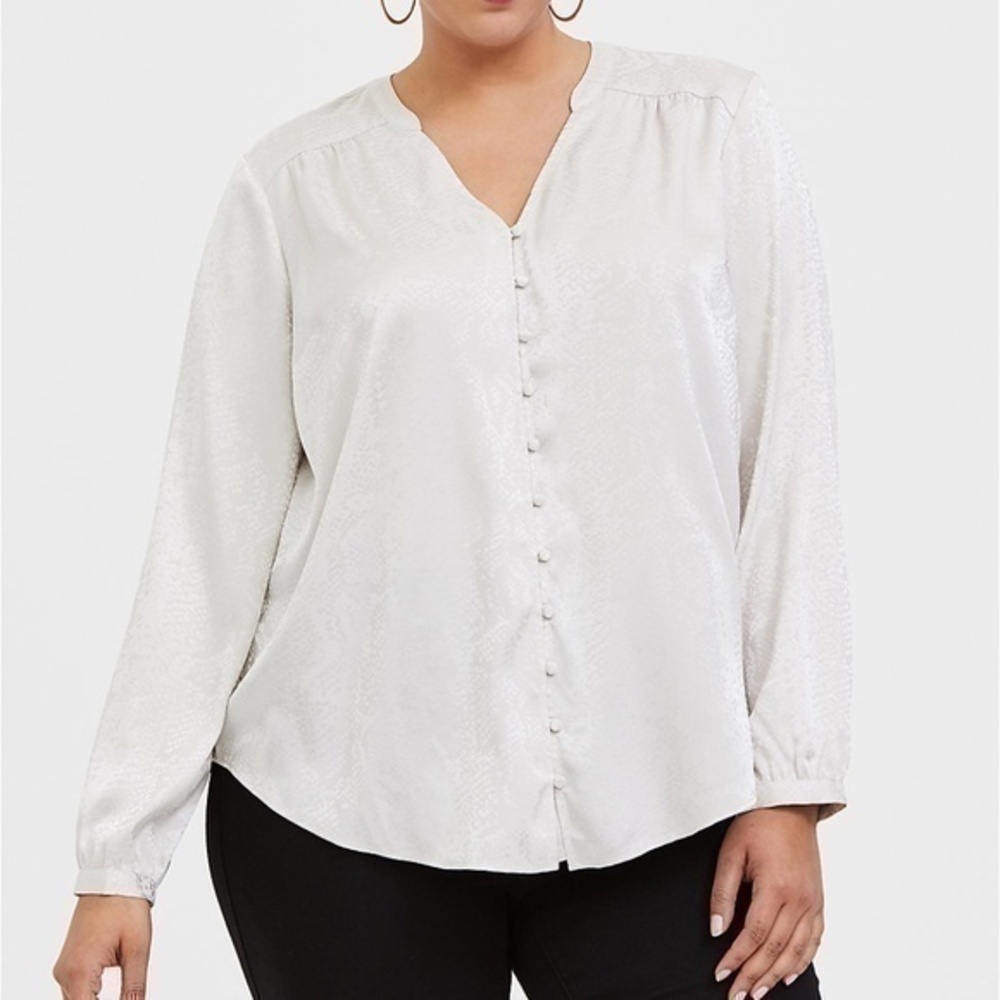 Torrid Ivory Jacquard Button Front Top Blouse Top Size 5 or 28
